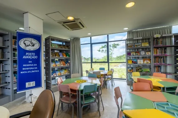 Espaço oferece empréstimos, consulta do acervo e atividades de incentivo a leitura